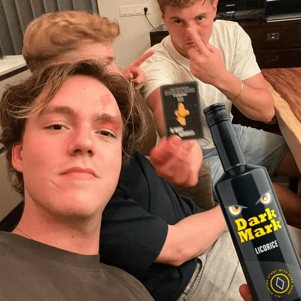 Ingezonden Reviewfoto Lucas waar ze het Gas D'rop Drankspel spelen